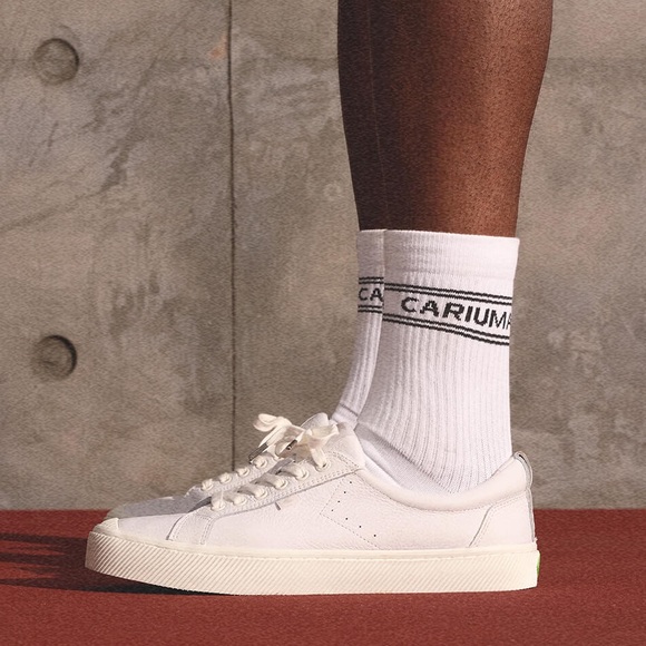Cariuma | OCA Low White Premium Leather Sneaker - Picture 2 of 8